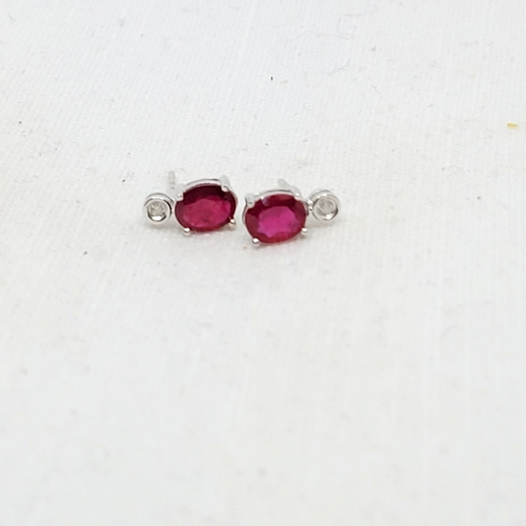 Ruby and diamond stud earrings - Picture 3 of 3